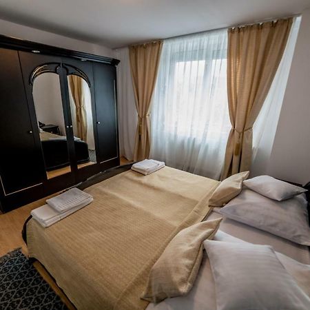 Апартаменти Apartament Sorina Maria Дева Екстер'єр фото