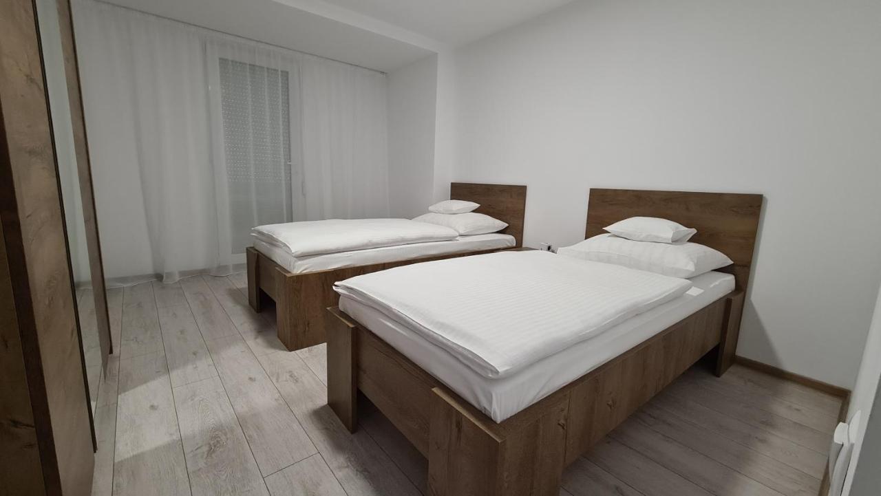 Апартаменти Apartament Sorina Maria Дева Екстер'єр фото