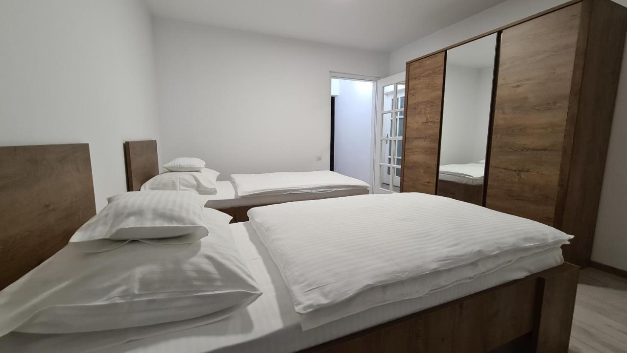 Апартаменти Apartament Sorina Maria Дева Екстер'єр фото