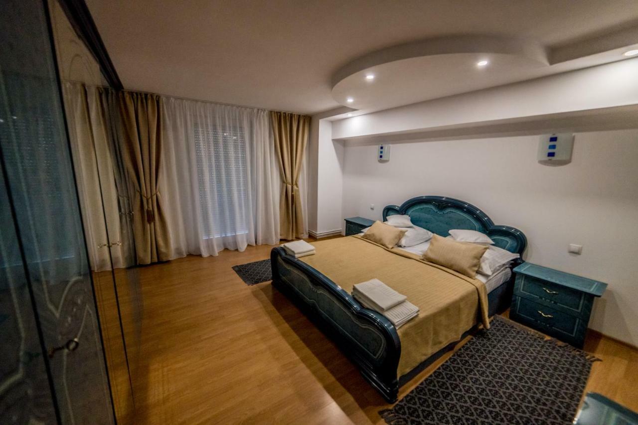 Апартаменти Apartament Sorina Maria Дева Екстер'єр фото