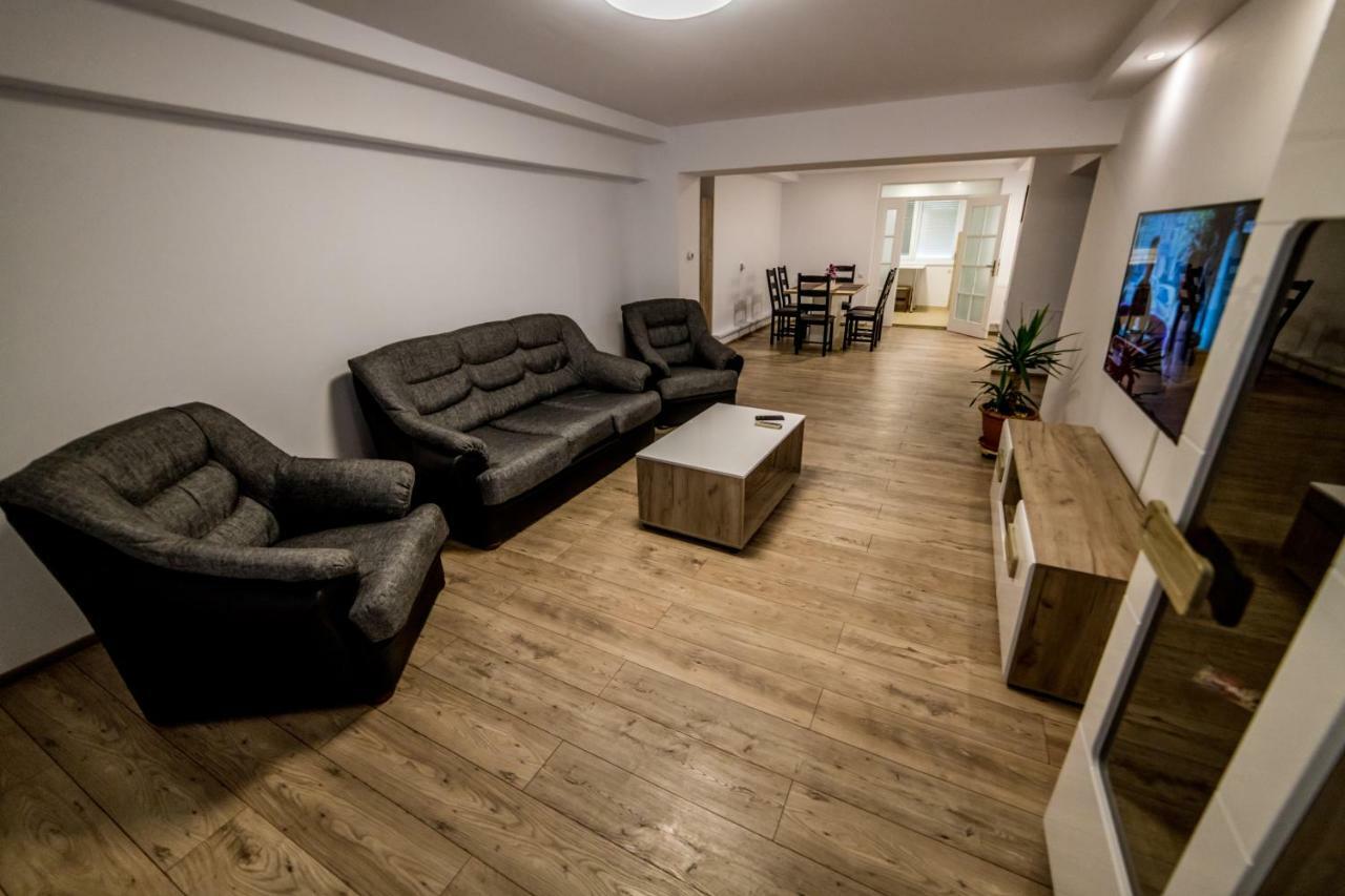 Апартаменти Apartament Sorina Maria Дева Екстер'єр фото
