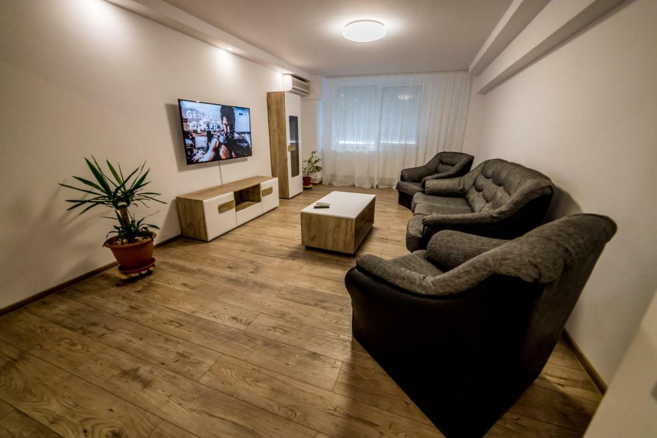 Апартаменти Apartament Sorina Maria Дева Екстер'єр фото