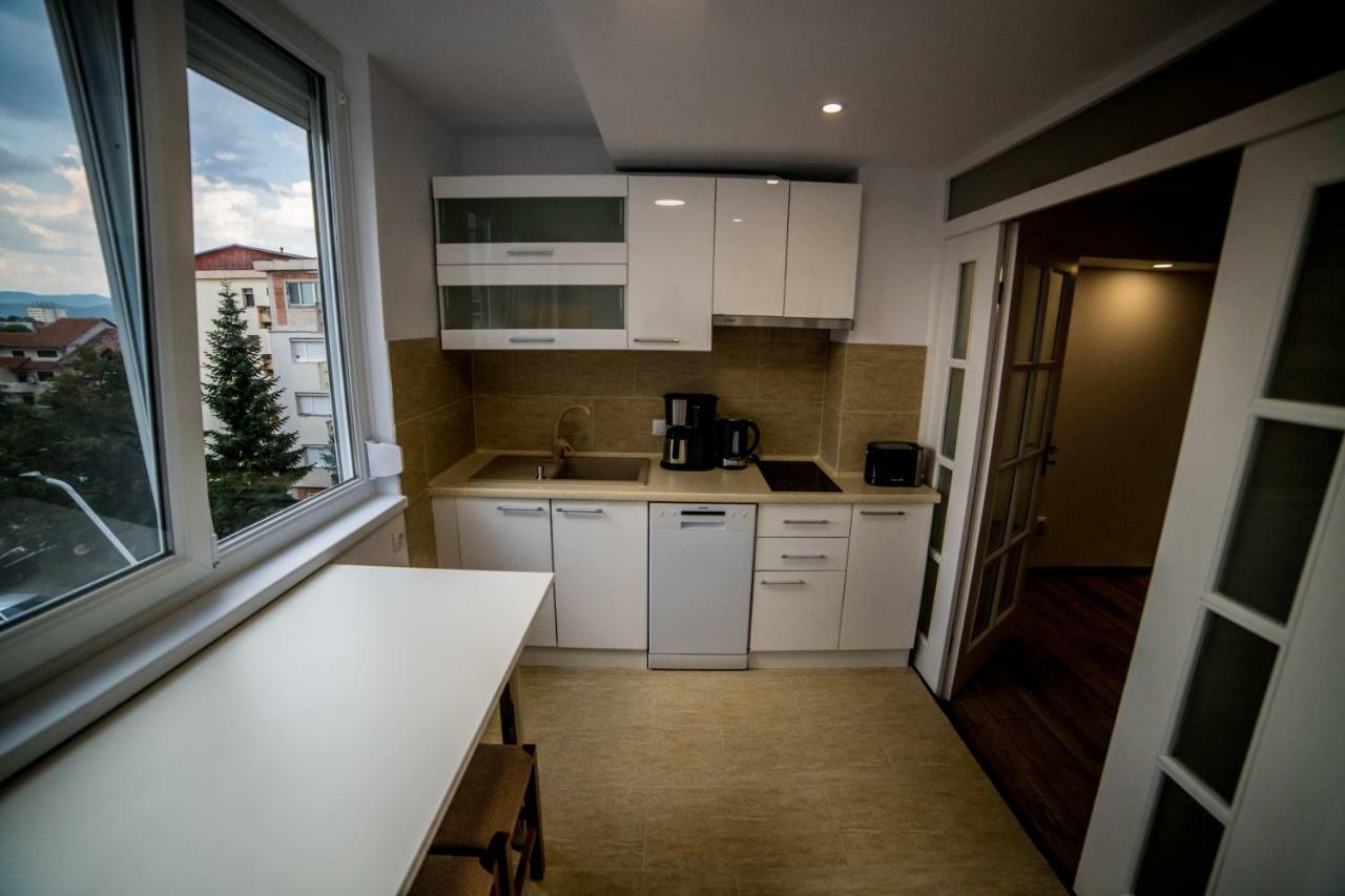 Апартаменти Apartament Sorina Maria Дева Екстер'єр фото