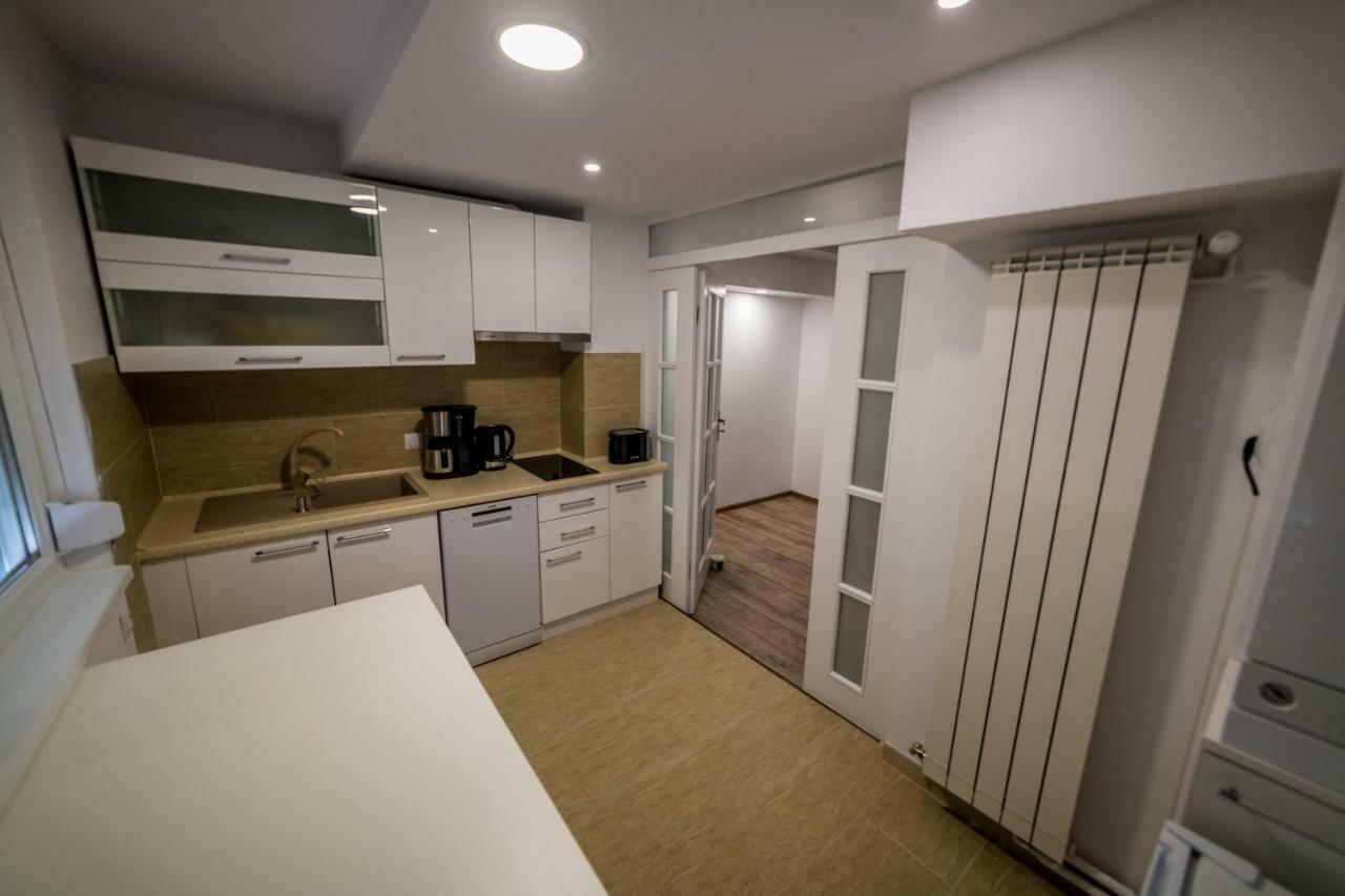 Апартаменти Apartament Sorina Maria Дева Екстер'єр фото