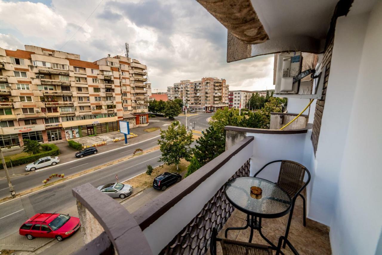 Апартаменти Apartament Sorina Maria Дева Екстер'єр фото