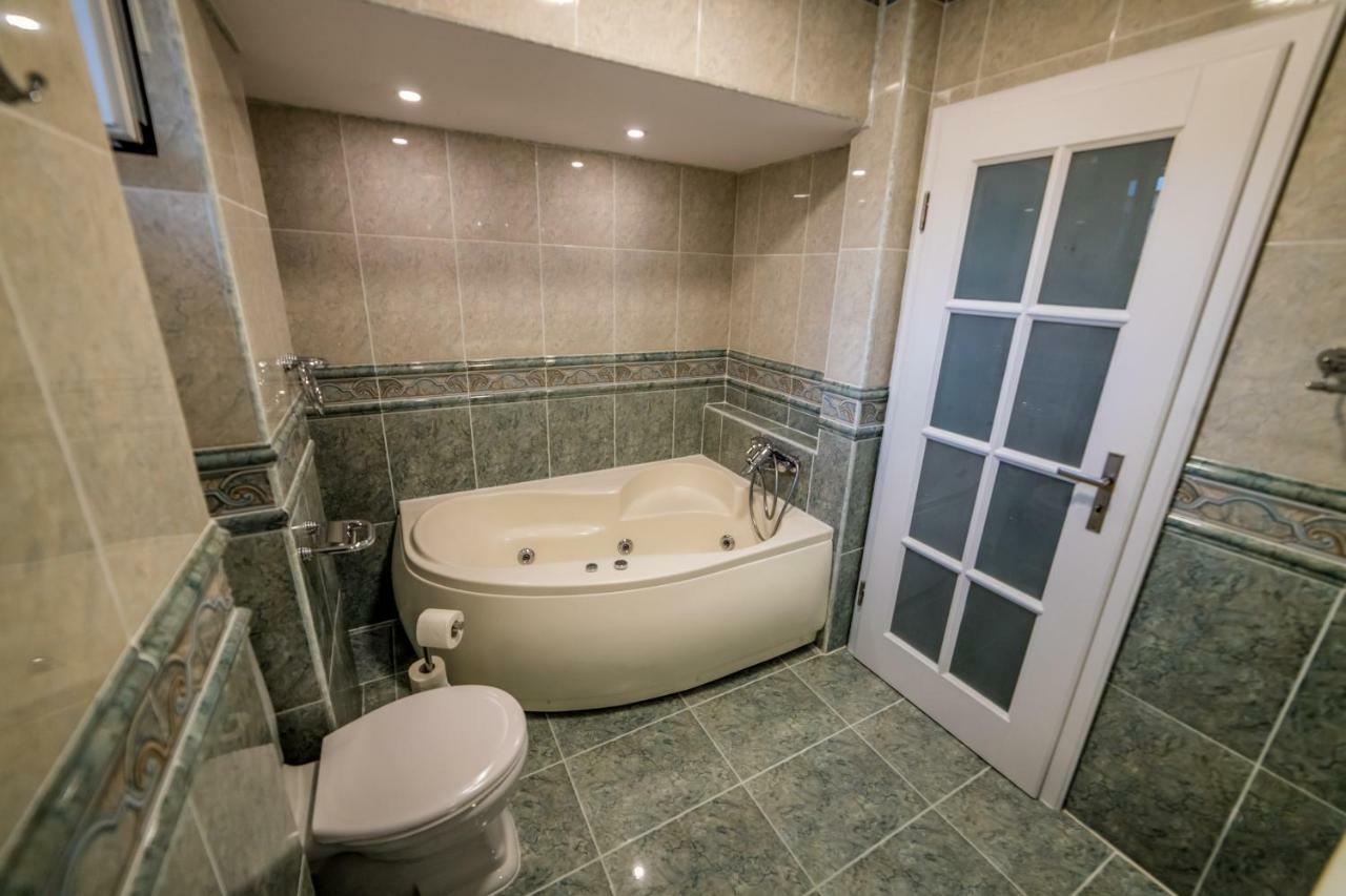 Апартаменти Apartament Sorina Maria Дева Екстер'єр фото