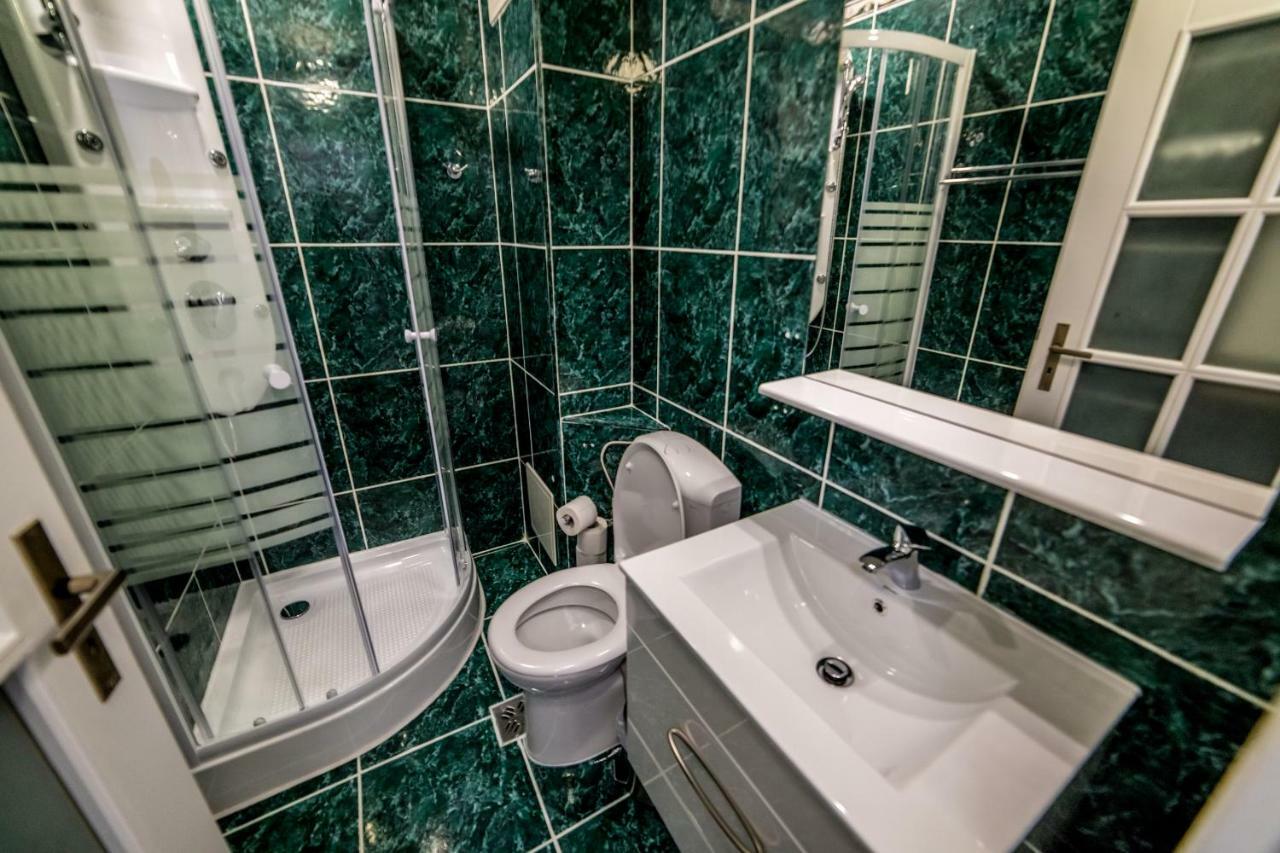 Апартаменти Apartament Sorina Maria Дева Екстер'єр фото
