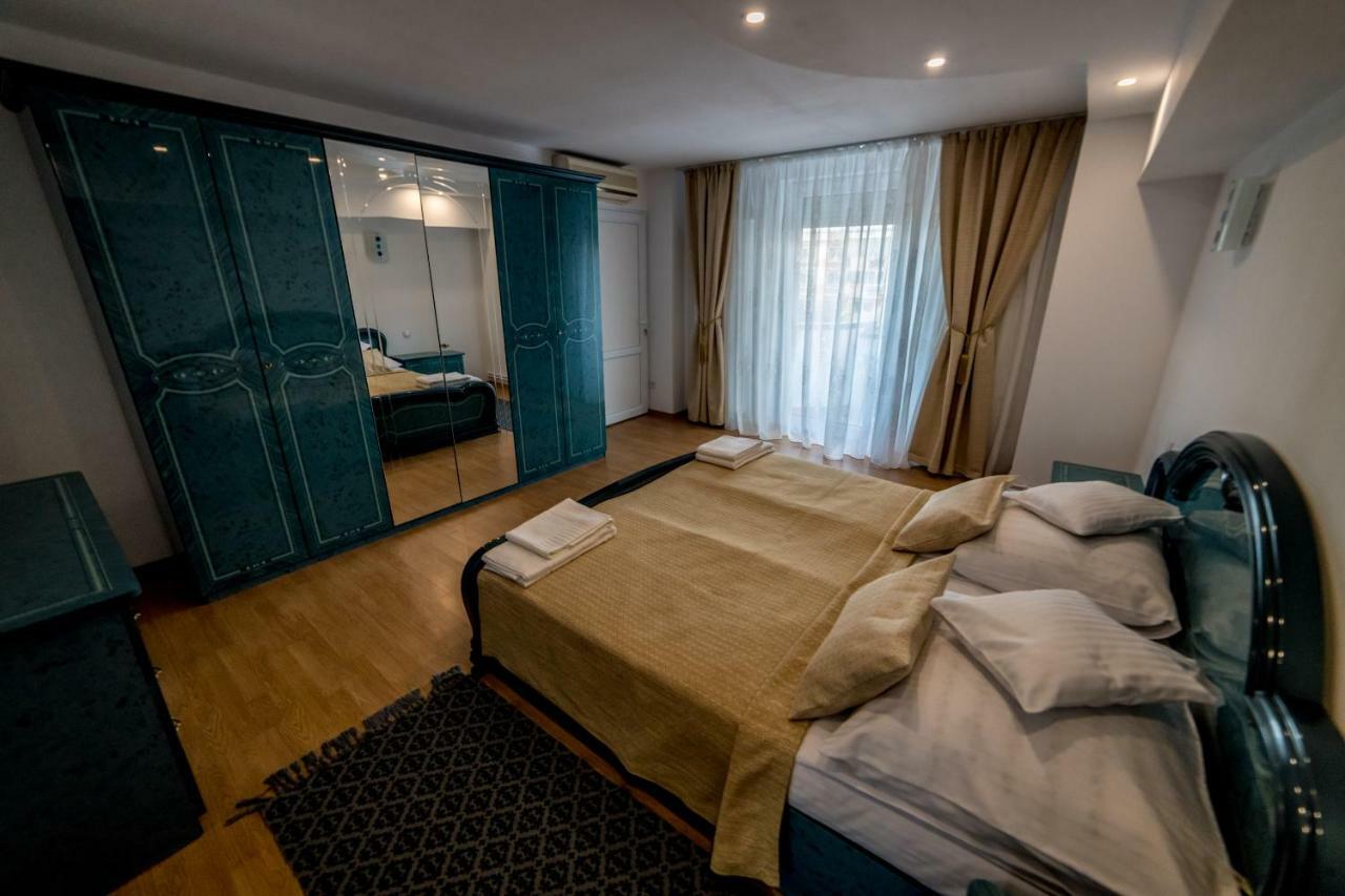 Апартаменти Apartament Sorina Maria Дева Екстер'єр фото