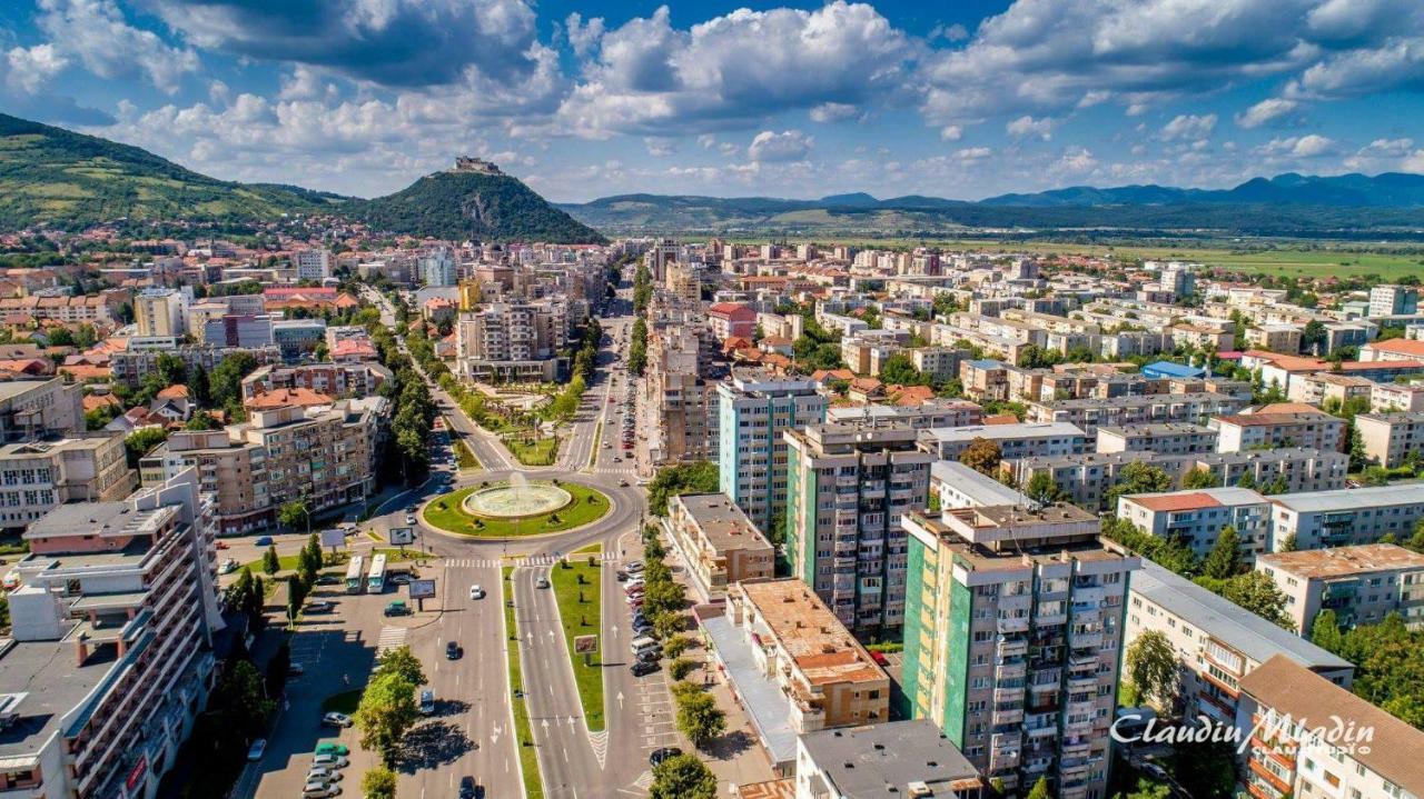 Апартаменти Apartament Sorina Maria Дева Екстер'єр фото