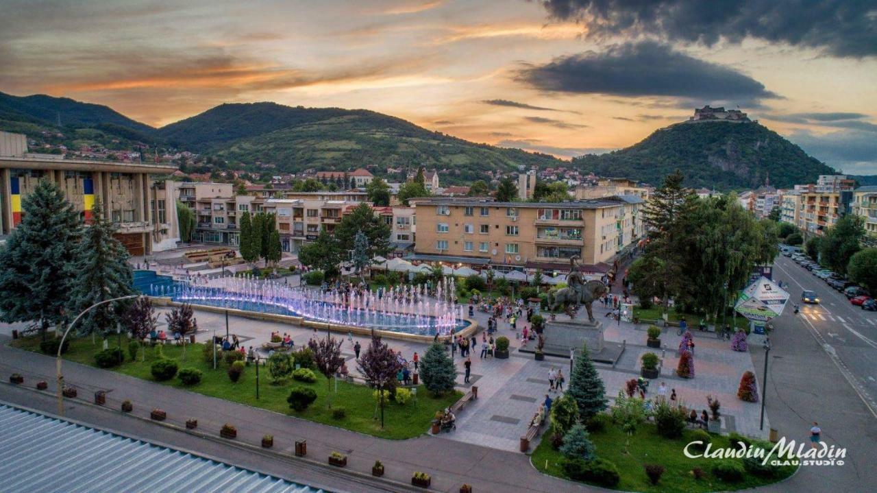 Апартаменти Apartament Sorina Maria Дева Екстер'єр фото