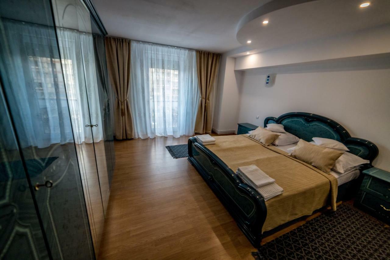 Апартаменти Apartament Sorina Maria Дева Екстер'єр фото