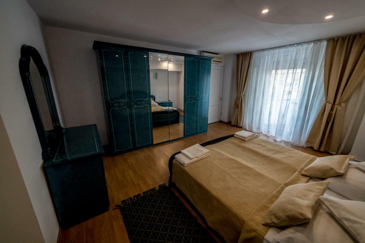 Апартаменти Apartament Sorina Maria Дева Екстер'єр фото